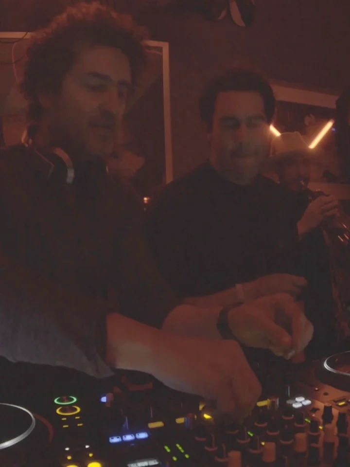Los hermanos de SIMUBROS en la cabina de BRAVA Vol.2